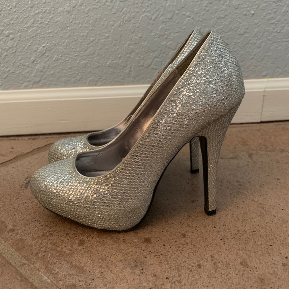 Heels - Picture 2 of 6